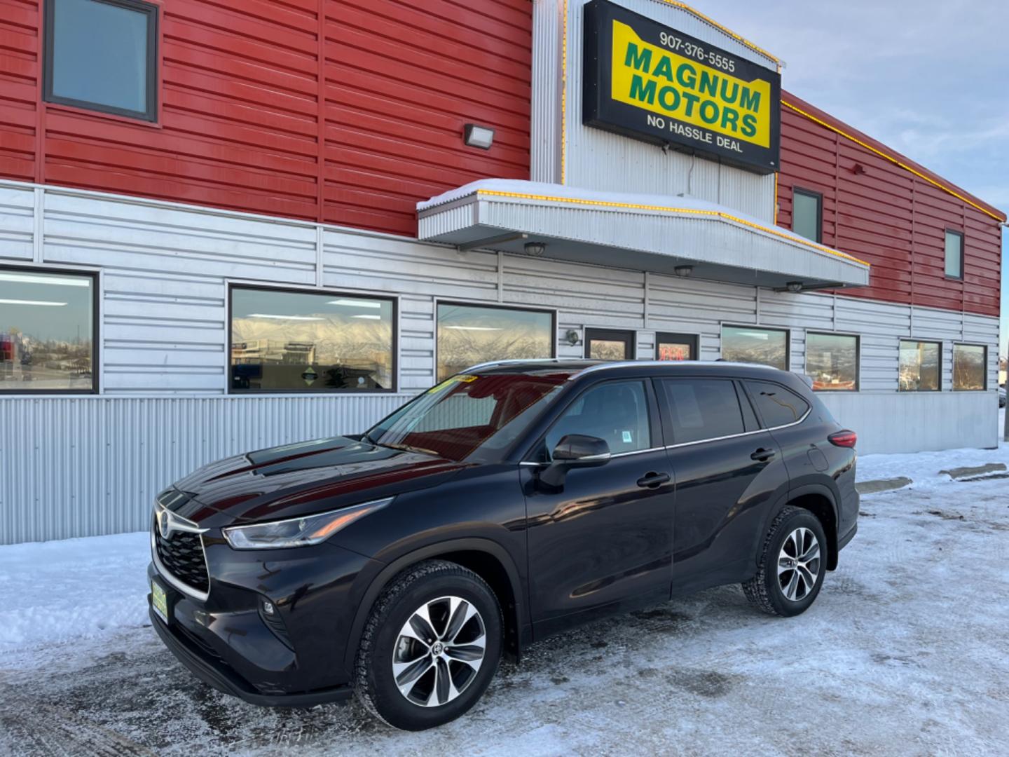 2021 Black Cherry /black leather Toyota Highlander XLE AWD V6 (5TDGZRBH8MS) with an 3.5L V6 DOHC 24V engine, 6A transmission, located at 1960 Industrial Drive, Wasilla, 99654, (907) 274-2277, 61.573475, -149.400146 - Photo#3